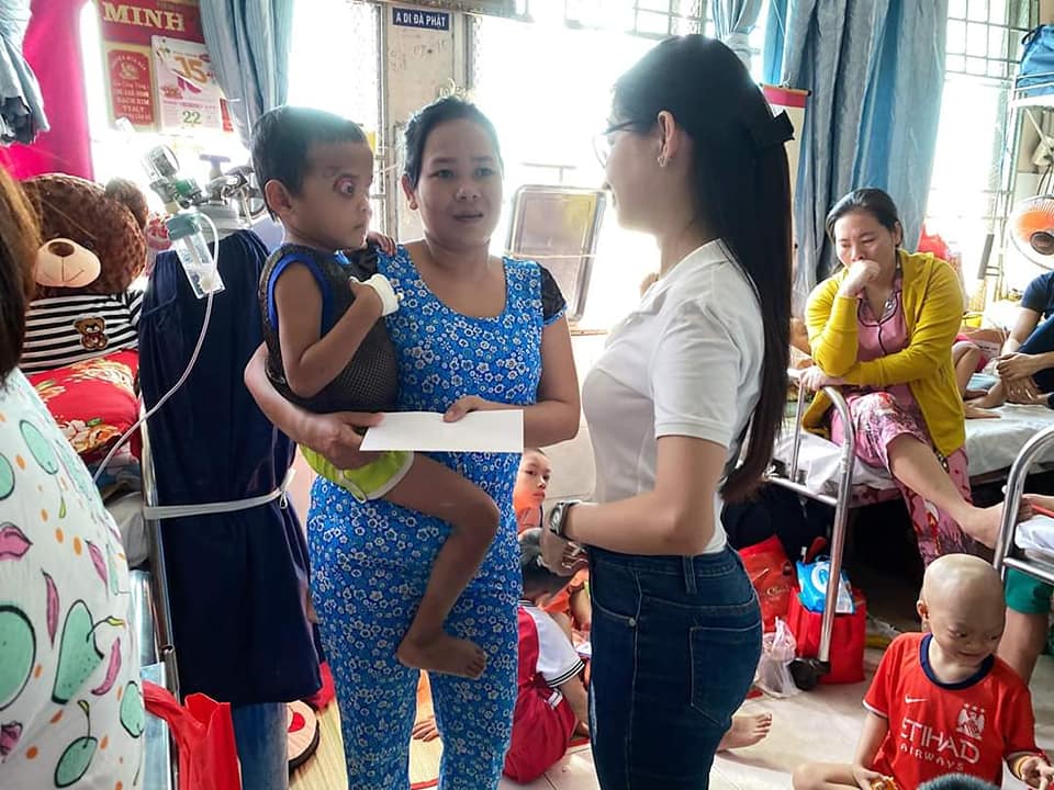 Chuyến từ thiện cuối năm của công ty mỹ phẩm Huyền Cò